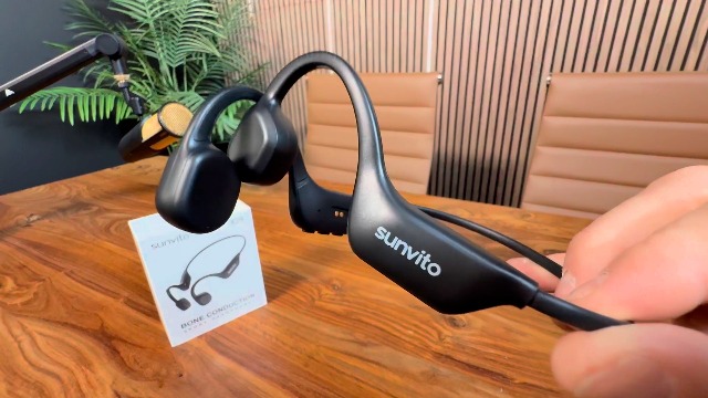 Cuffie A Conduzione Ossea Sunvito Impermeabili IP68 Per Nuoto – Bluetooth 5.3 Con Memoria 32GB, Aperte, Leggere 28g, Per Sport, Corsa, Ciclismo E Subacquea