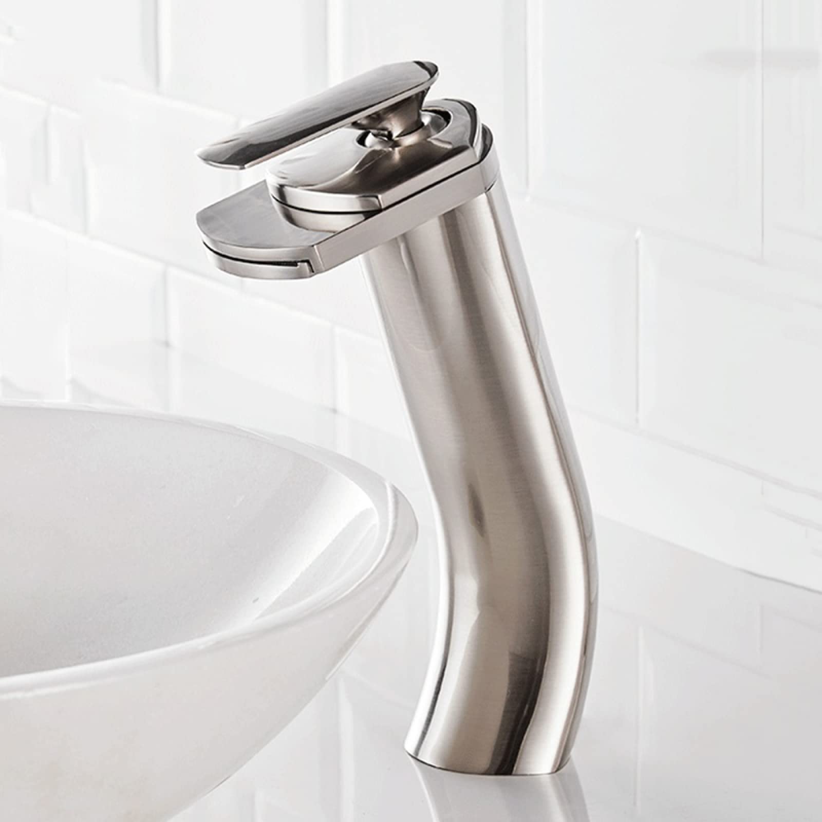 Robinet de salle de bain bec cascade mitigeur haut en laiton brossé vasque