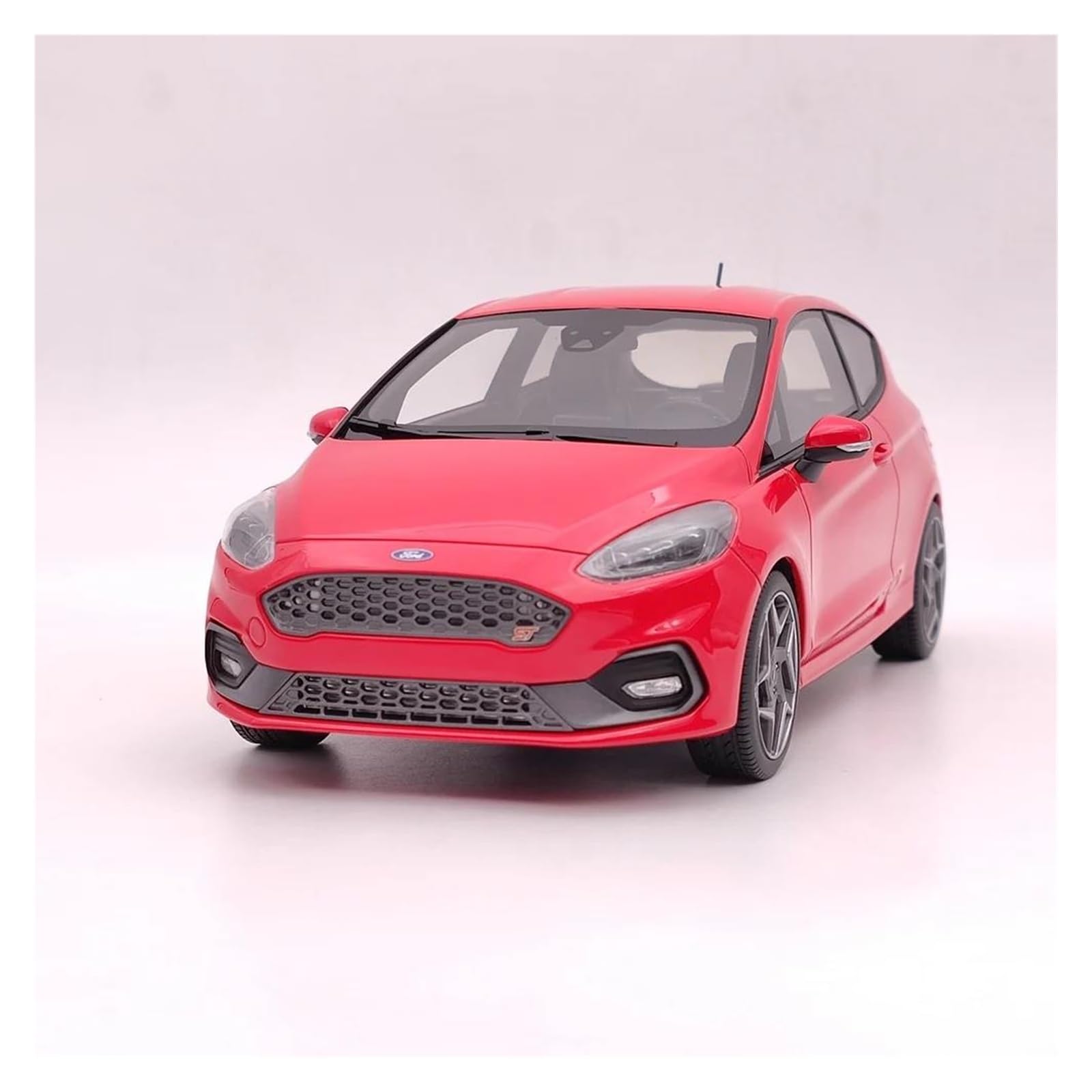 Modellino Auto In Resina Rossa Ford Fiesta ST 2020 In Scala 1 18 Decorazione Da Collezione Souvenir