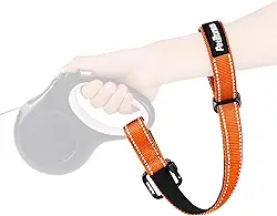 PetBonus Alça de pulso para coleira de cachorro, alça de segurança para coleira retrátil, guia de caminhada curta refletiva para cães com alça acolchoada macia ajustável, segurança de camada extra