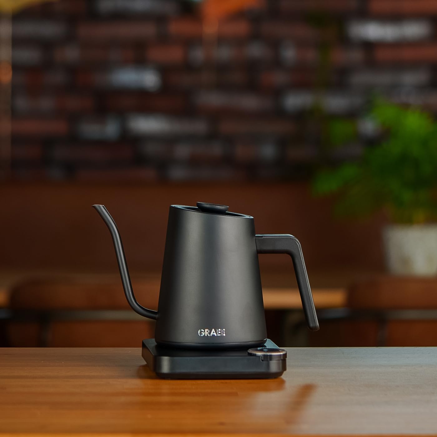 GRAEF Pour-Over czajnik elektryczny GK502, regulacja temperatury i timer, dzióbek typu łabędzia szyja, 900 ml, czarny matowy