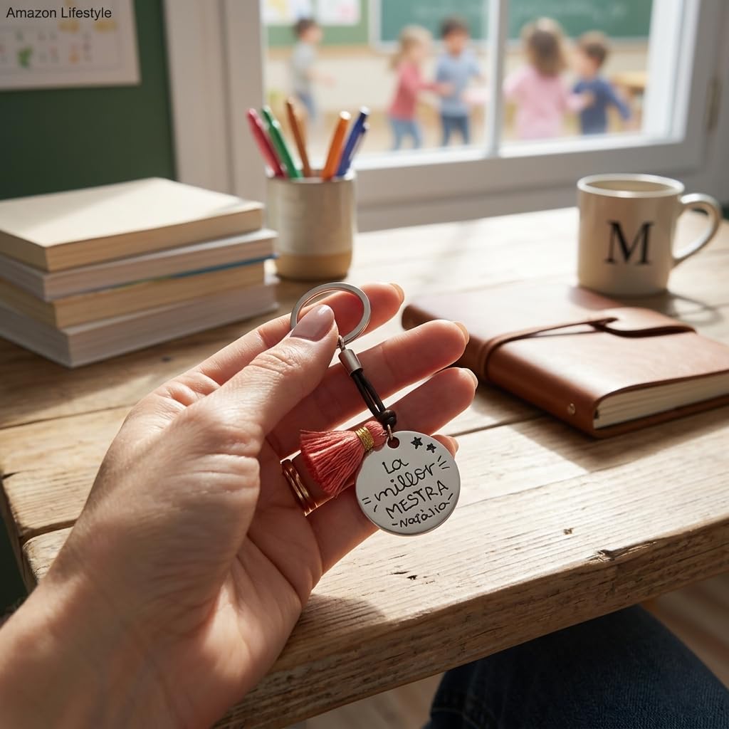 Regalo Personalizado para Profesora “La Millor Mestra” Llavero Grabado a Mano en Catalán Detalle Fin de Curso para Maestra o Educadora Artesanal y Personalizable