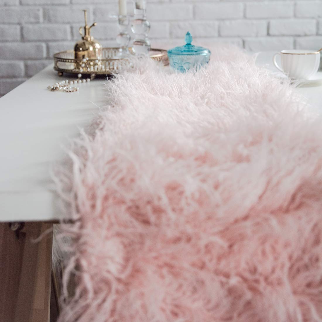Chemin de table moderne en fausse fourrure à poils longs ultra doux en peluche à poils longs pour maison, cuisine, fête, mariage (rose, 30,5 x 221 cm)