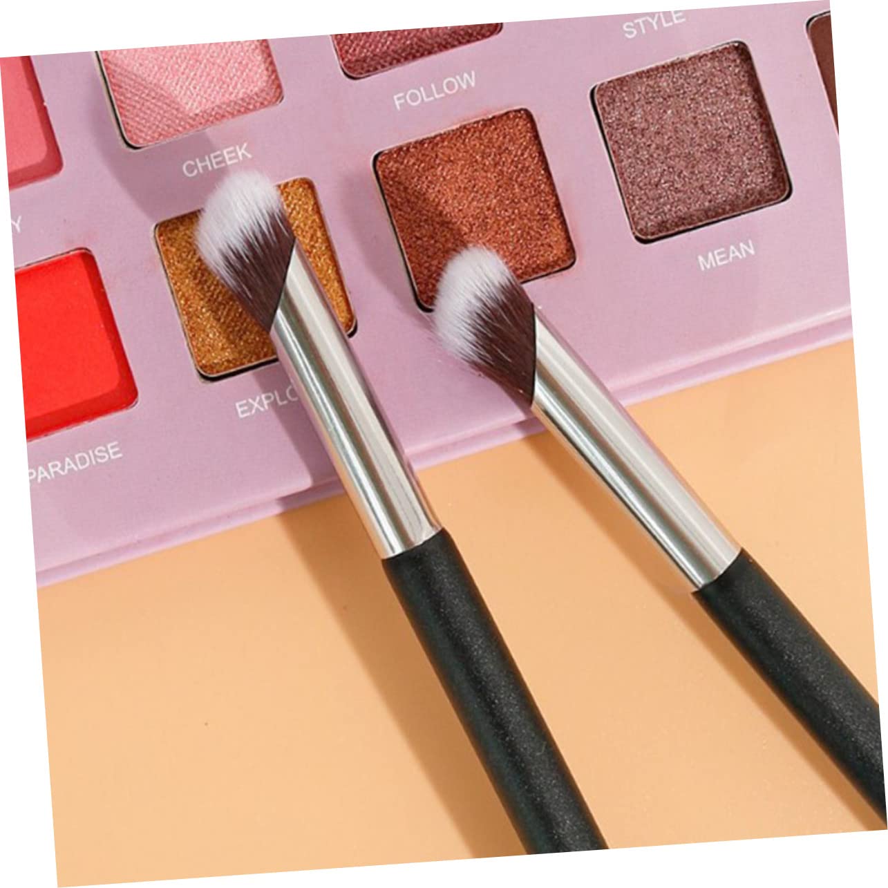 FRCOLOR Makeup Eye Brush Angled Concealer Brush Soft Tip Foundation Makeup Brush Skin-friendly Comfortable Handle for Travel