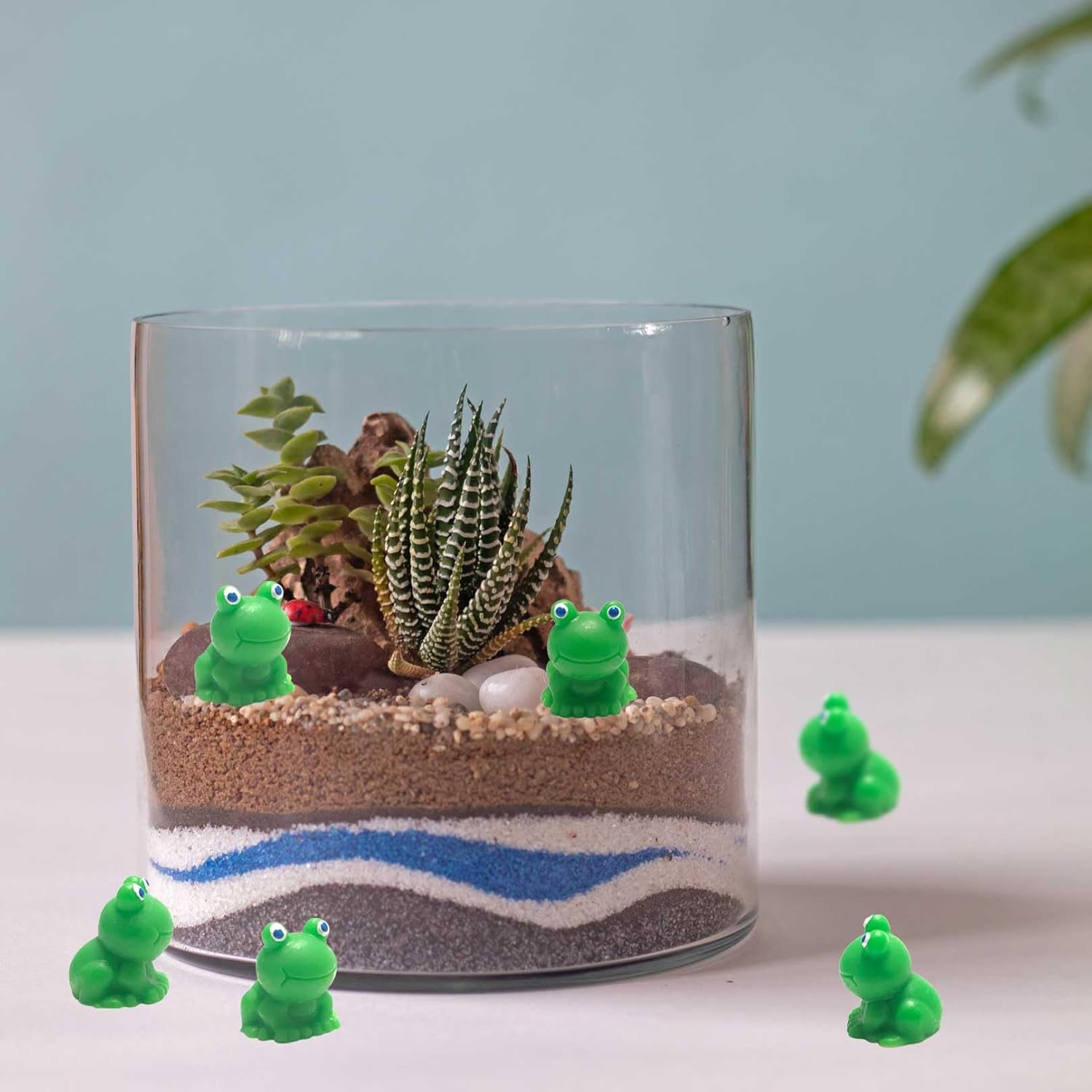 Jauisus 50 Pcs Mini Frogs Garden Decor Mini Resin Frog, Tiny Green Frog Figurines, Plastic Frogs Miniature Animals Home Decoration Fairy Garden Decor Party DIY Crafts - Image 3