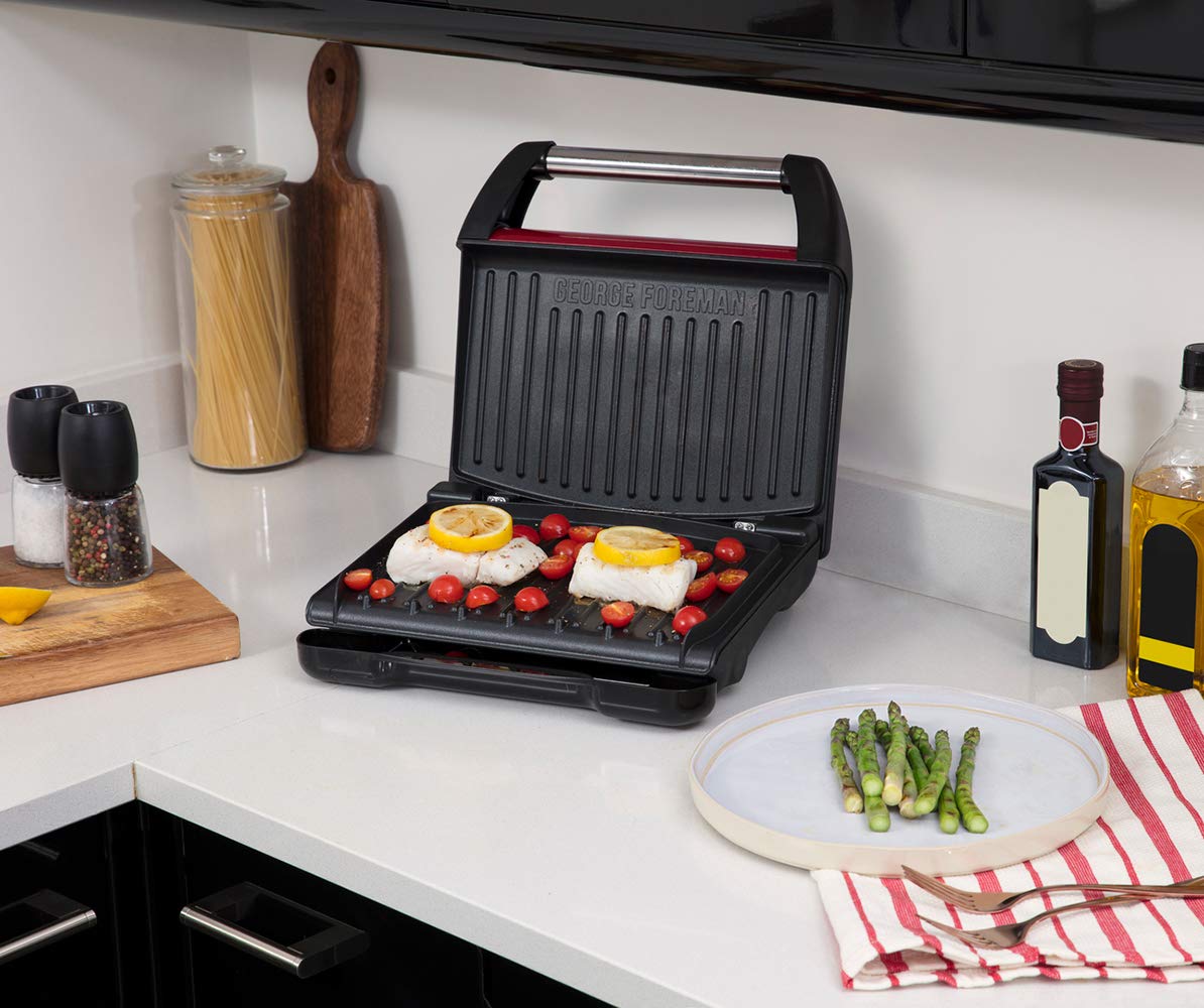 George Foreman Griglia Elettrica a Contatto e Piastra per panini - Vaschetta Raccogli Grasso -42% - Dimensioni 28x17 cm, per 3 porzioni; Ottimo per carne, pesce e verdure, Rosso 25040-56