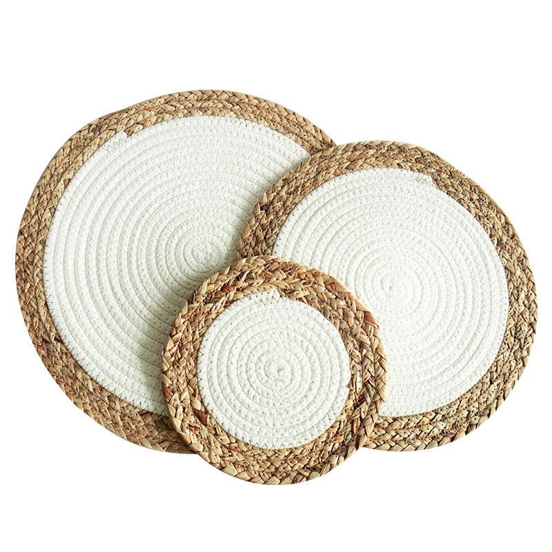 Sets de table ronds tressés blancs pour vos repas de famille et déjeuners de vacances