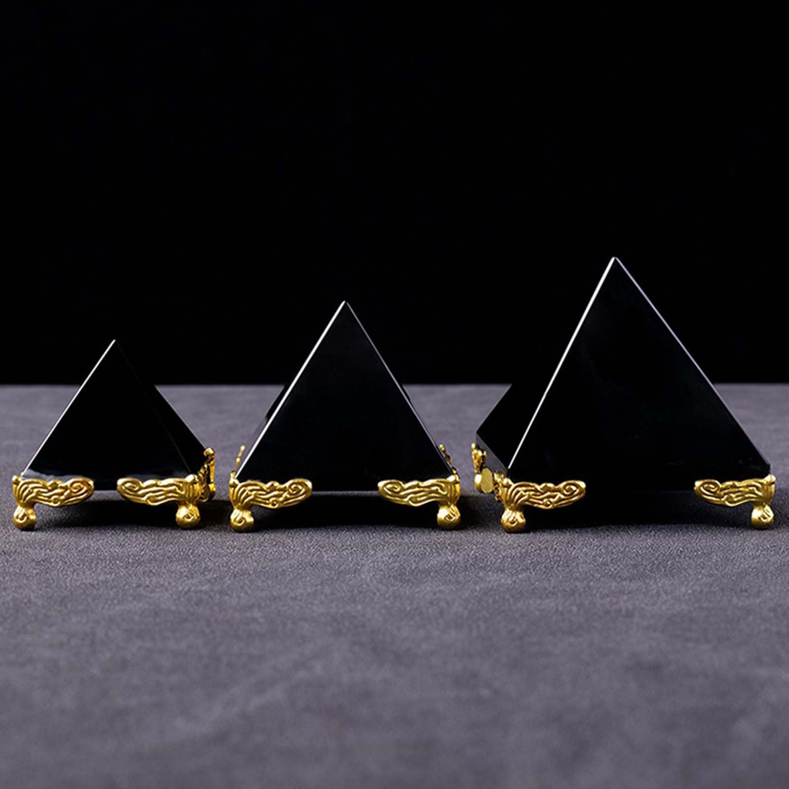 Figura de pirámide de Cristal de obsidiana Negra con Soporte Dorado