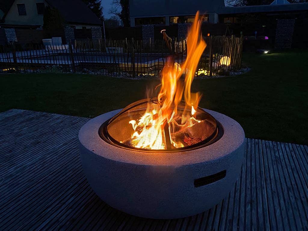 Feuerschale mit Funkenschutz für den Garten, rund, Ø 60 cm, Granitoptik, inkl. Schürhaken, mit Grillfunktion (hellgrau)