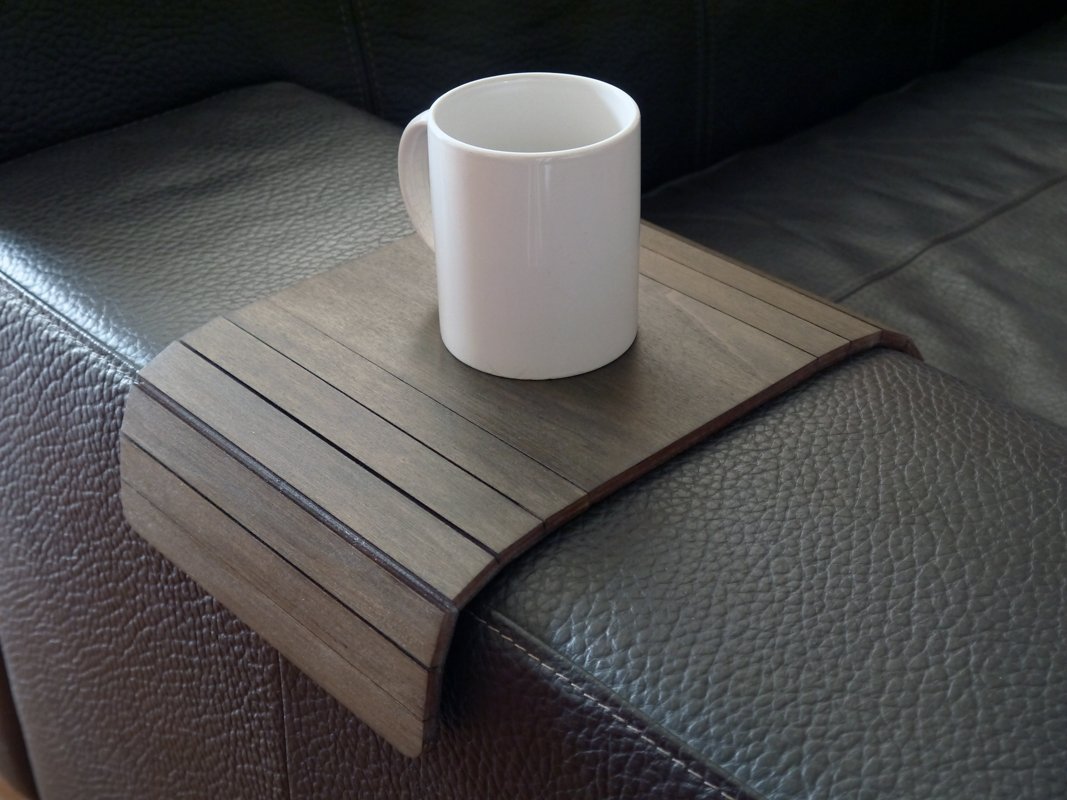 DoeDoefong Flexibles Sofa-Tablett Aus Bambus - Faltbarer Armlehnentisch Für Snacks & Getränke