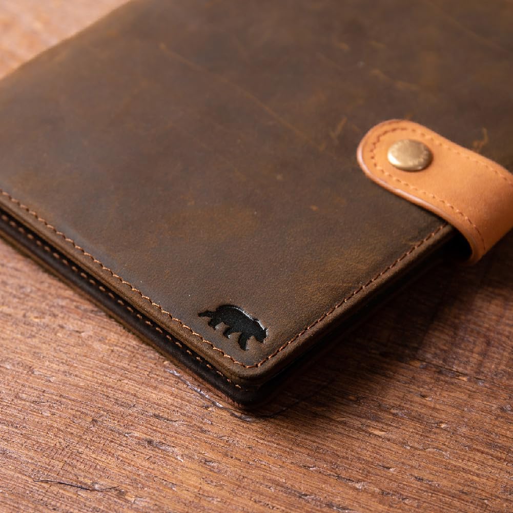 Alaskan MAKER - Étui à Carte Grise en Cuir Pleine Fleur - Rangement Documents Voiture & Cartes - Protection RFID - Fermeture Sécurisée Bouton Pression - Format Compact et Résistant (Wood)