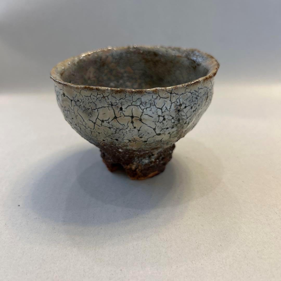 『値引き』【ヴィンテージ萩焼】日本酒盃 白パチパチ釉 萩焼 わなり広台 値引き』【ヴィンテージ萩焼】日本酒盃 白パチパチ釉 萩焼 わなり広台