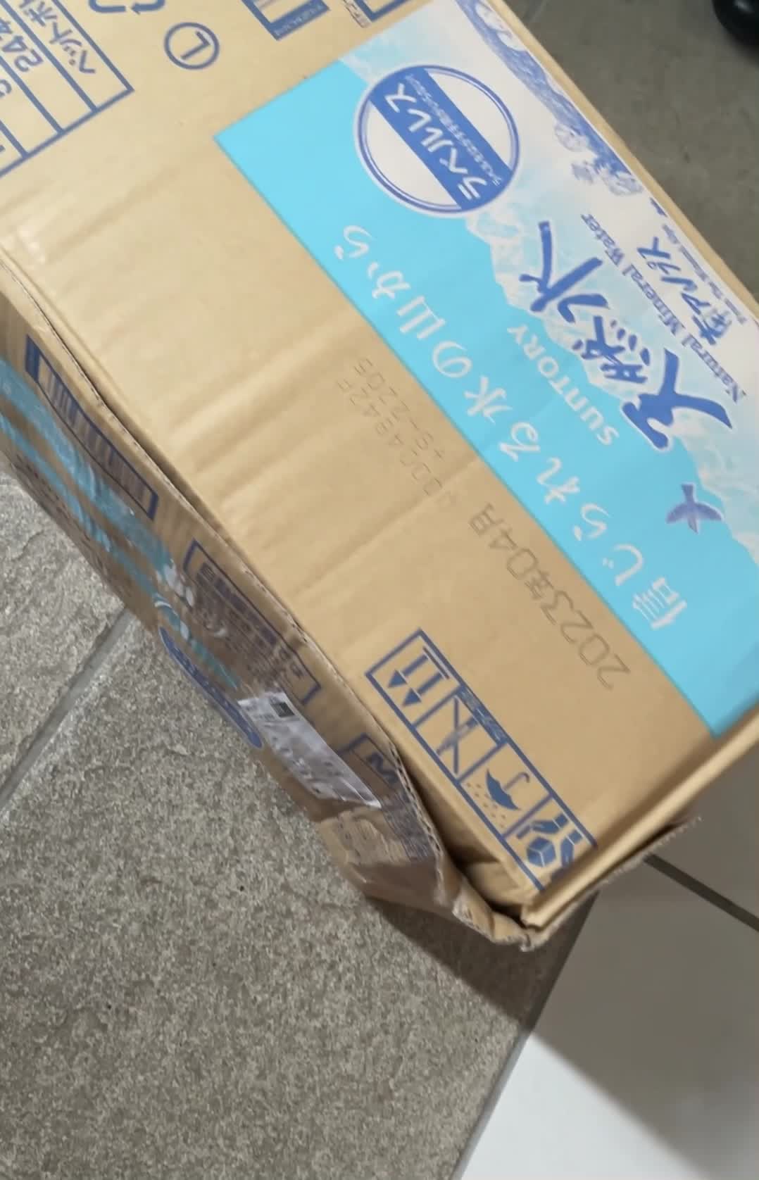 入ってる箱はボロいけど、中身は未使用です。16年前の限定ポッパーです。 外箱がズタボロで開封された状態