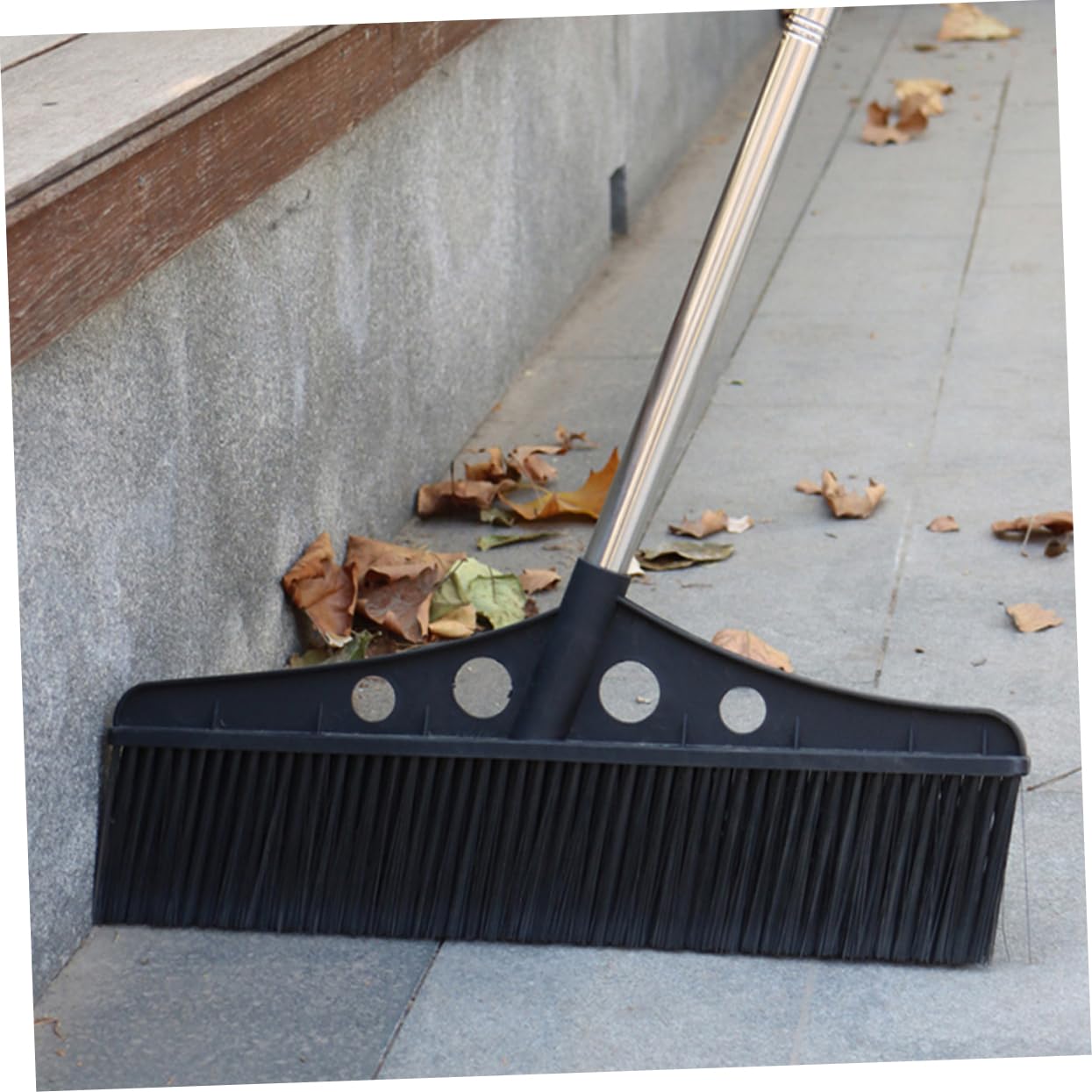 CALLARON Escoba de Jardín Desmontable Negra, Mango Ergonómico de Acero Inoxidable y Nylon, Limpieza para Porches y Piscinas