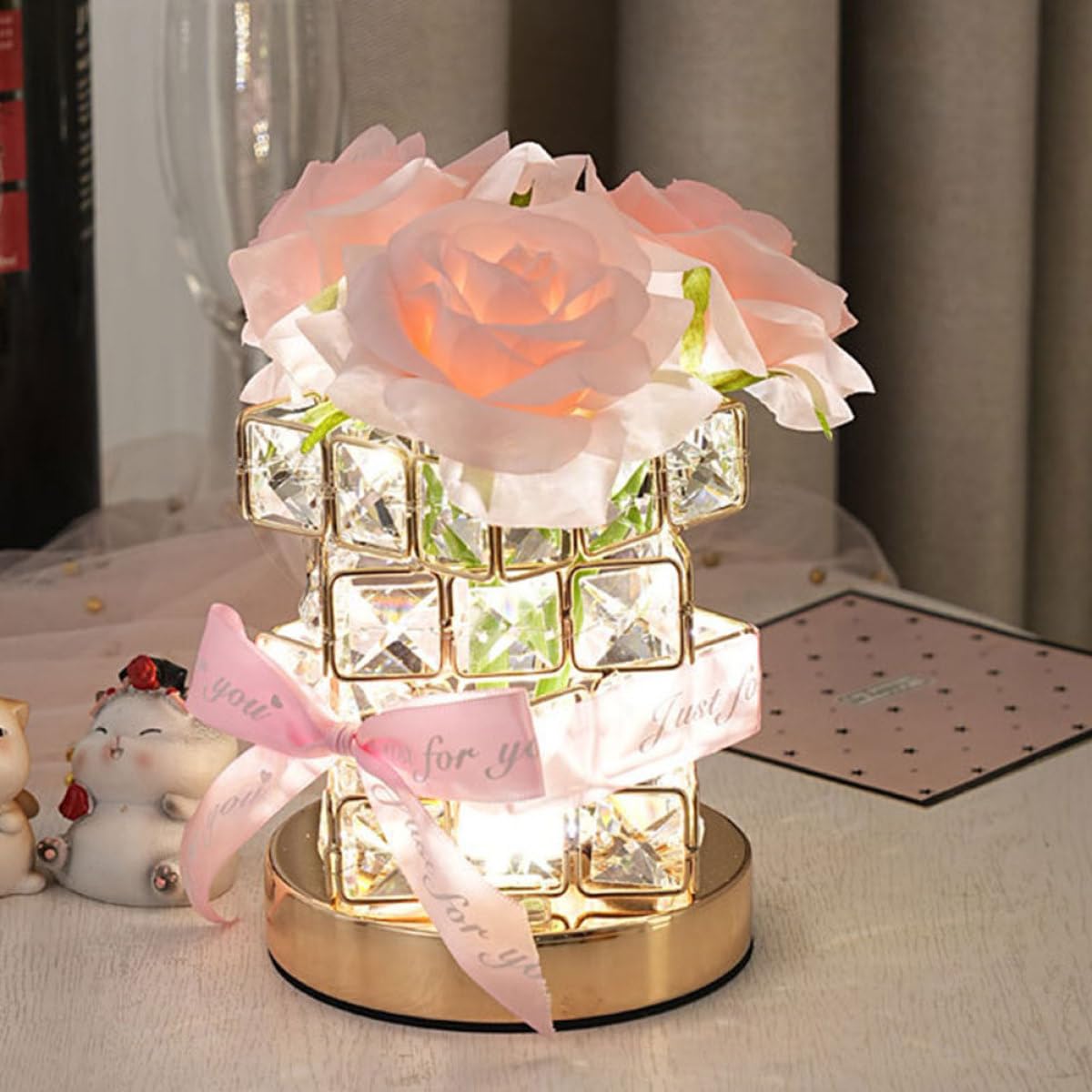 ULTECHNOVO USB Aufladbare Kristall Tischlampe in Rosa mit Blütenform | Sanftes Licht, Legierung und Stoffdetails, Romantisch für Schreibtisch oder Nachttisch