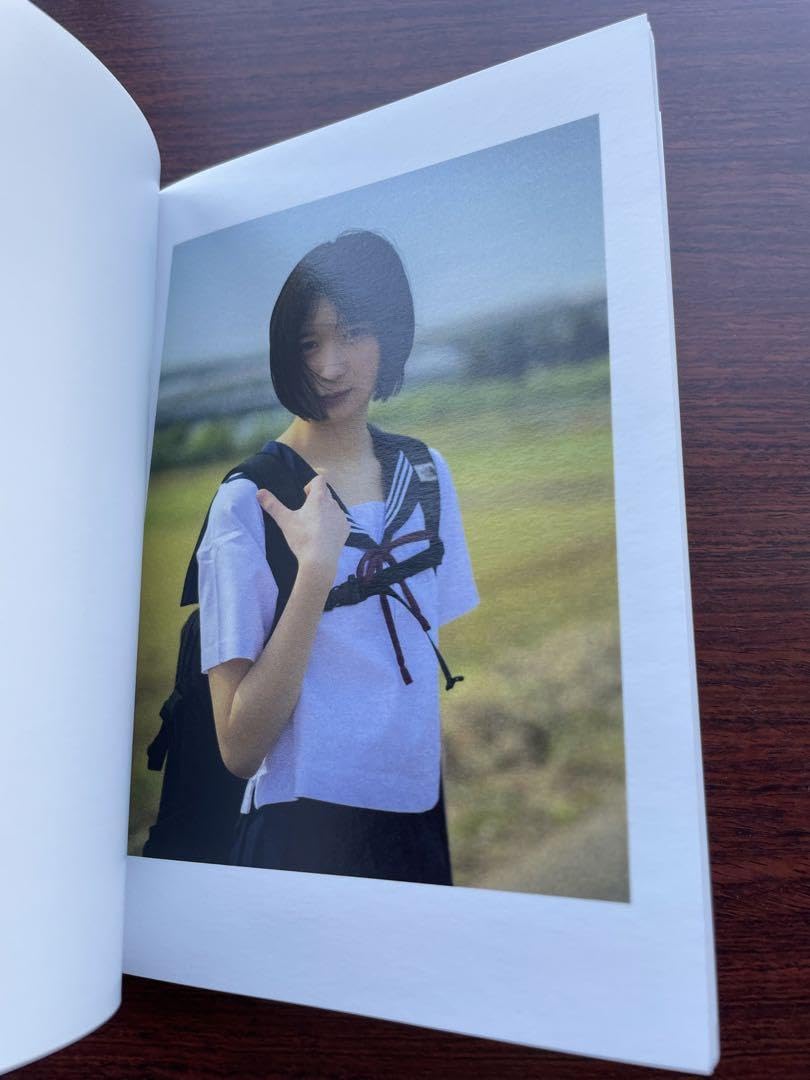 Amazon.co.jp: ハープスター 尾崎ヒカル サイン入りミニ写真集 群青