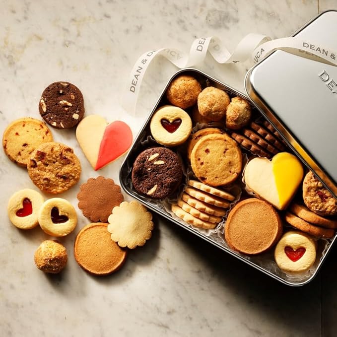 おしゃれな缶に入っている豊富な種類のクッキー