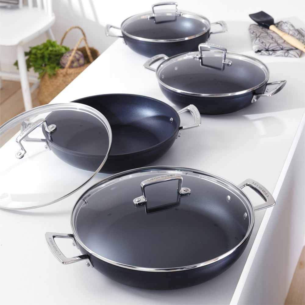 Le Creuset Aluminium-Antihaft Profipfanne mit Deckel, Ø 26 cm, Für alle Herdarten inkl. Induktion geeignet, Anthrazit/Silber, 51107260010502