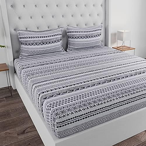 HUESLAND by Ahmedabad Cotton 144 TC Cotton King Size Bedsheet with 2