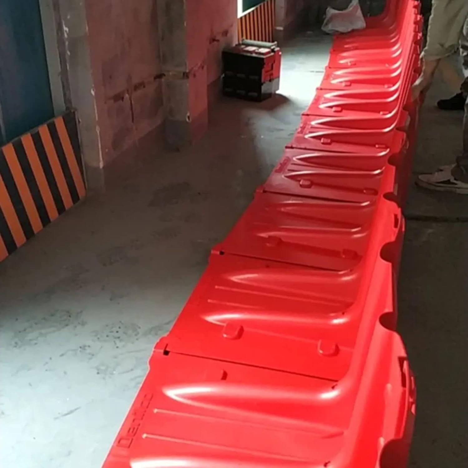 Flood Prevention Barriers, L-shaped Plastic Flood Gate Mobile Flood Control Retaining Wall,Flood Barriers For Underground Garages, Dams, Highways, Shopping Malls WMEIE ( Color : Rojo , Size : 2pcs )