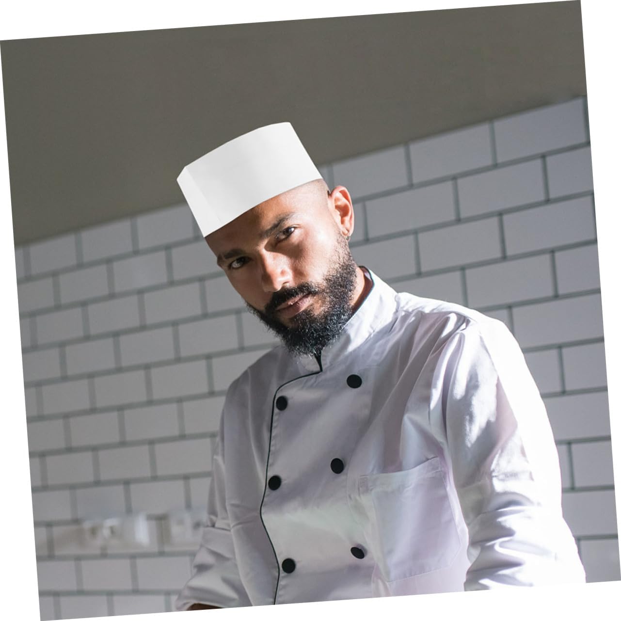 SHOWERORO 50pcs Disposable Chef Hats Retro Soda Hats Kitchen Chef Caps for Adults Men Women Food Service Headwear White