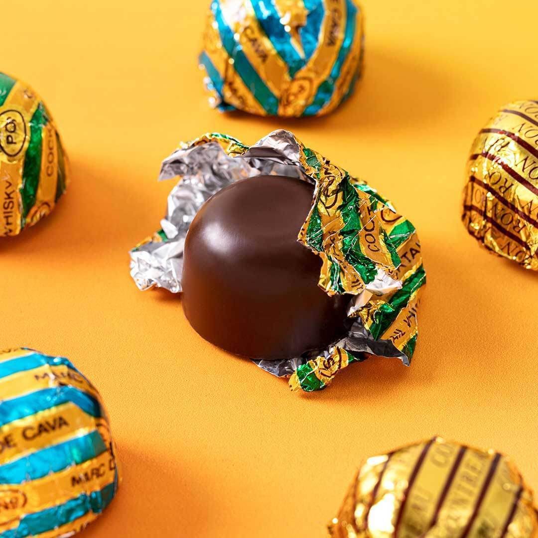 Bombones de Licor - Caja 700g - Bombonería Pons - 64 piezas - Cofre de Chocolate con Licor