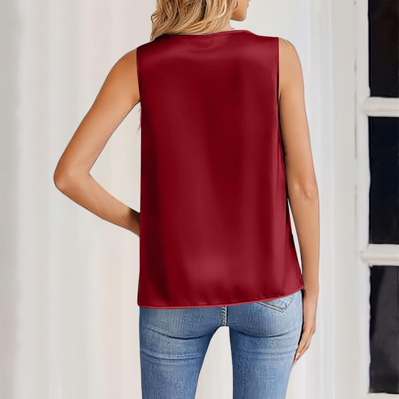 Camiseta sin mangas de satén de color liso con cuello alto para mujer