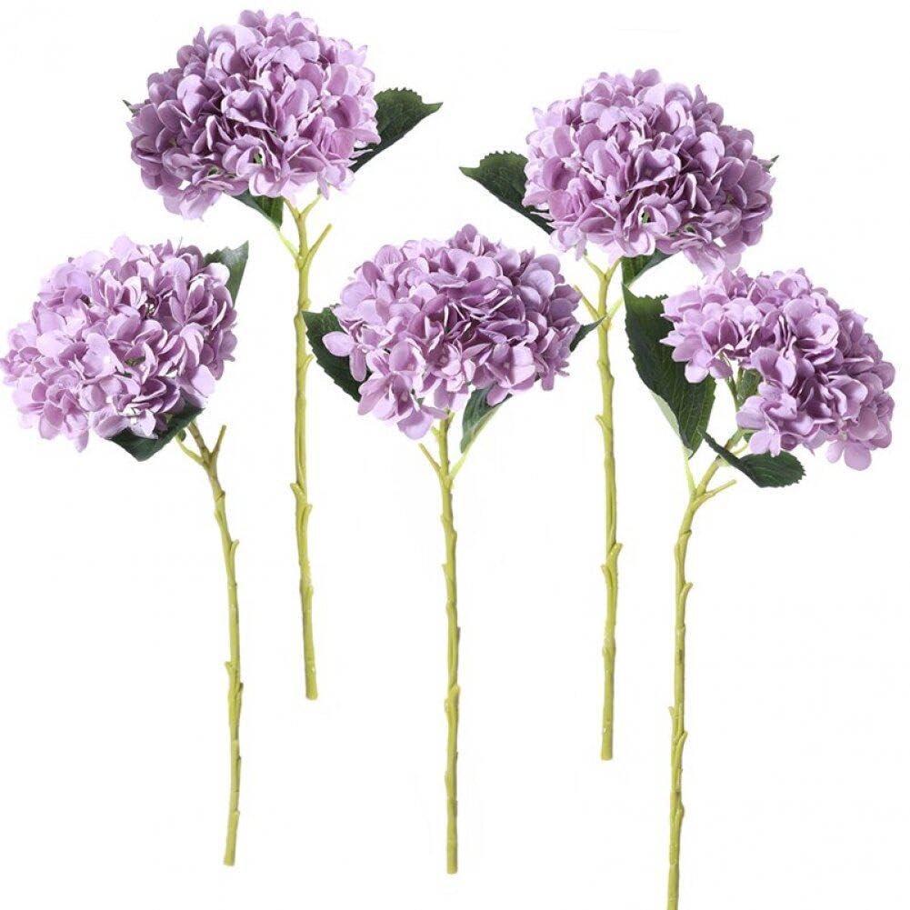Fête et mariage réussis grâce aux fleurs artificielles d'hortensia pour décoration de table