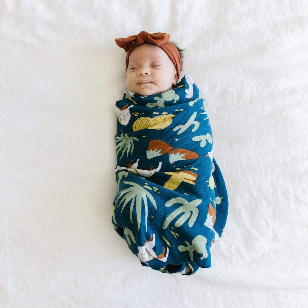 SARANONI Swaddle Blanket with Chic Animal Designs Muslin