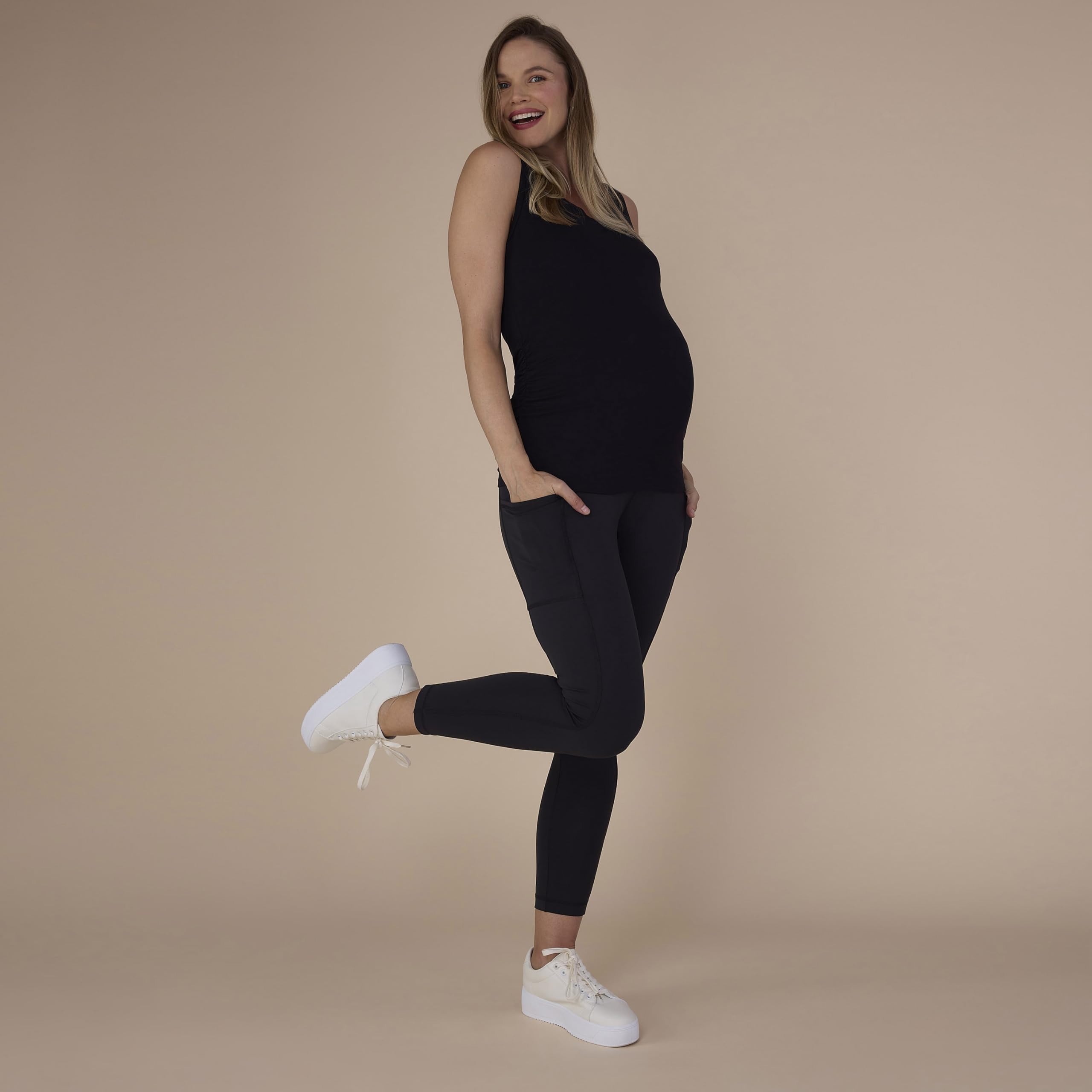 Motherhood Maternity Damen Workout Over The Belly Schwangerschaft und Postpartum Leggings mit Taschen Soft Active Stretchy Pants