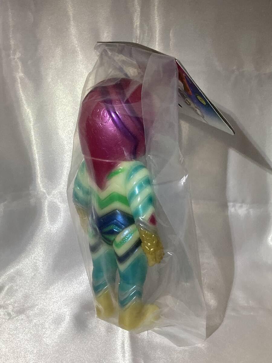 Amazon.co.jp: M1号 ガッツ星人 蓄光 鵜川薫 彩色デザイン ソフビ