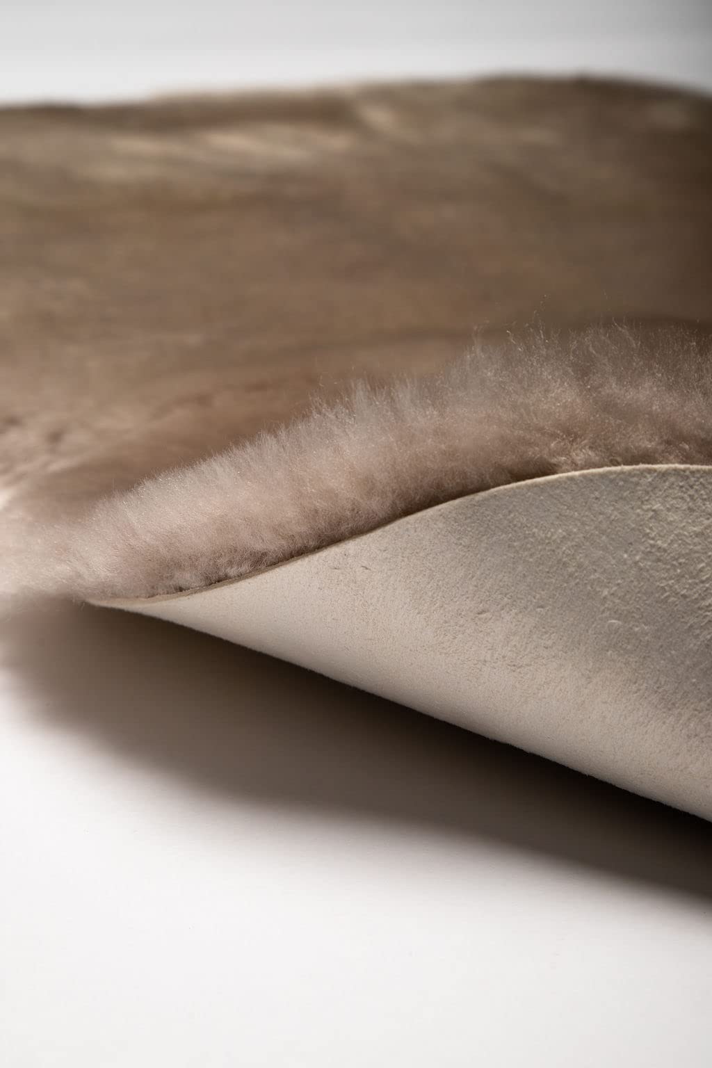 Naturally Sheepskins Luxuriöses Schaffell-Futter für Kinderwagen, 100 % natürlich, universelle Passform, atmungsaktiv, temperaturausgleichend, pflegeleicht (Taupe)