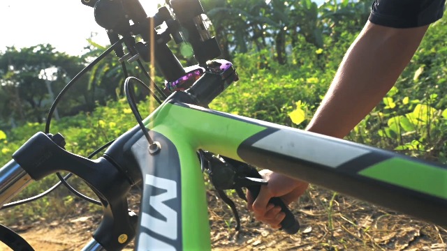Lamicall Supporto Telefono Bicicletta – Rotazione 360°, Non Blocca La Fotocamera, Montaggio Rapido Per Manubrio 15-40 Mm, Per IPhone 16/15 E Smartphone 4.7-7 Pollici