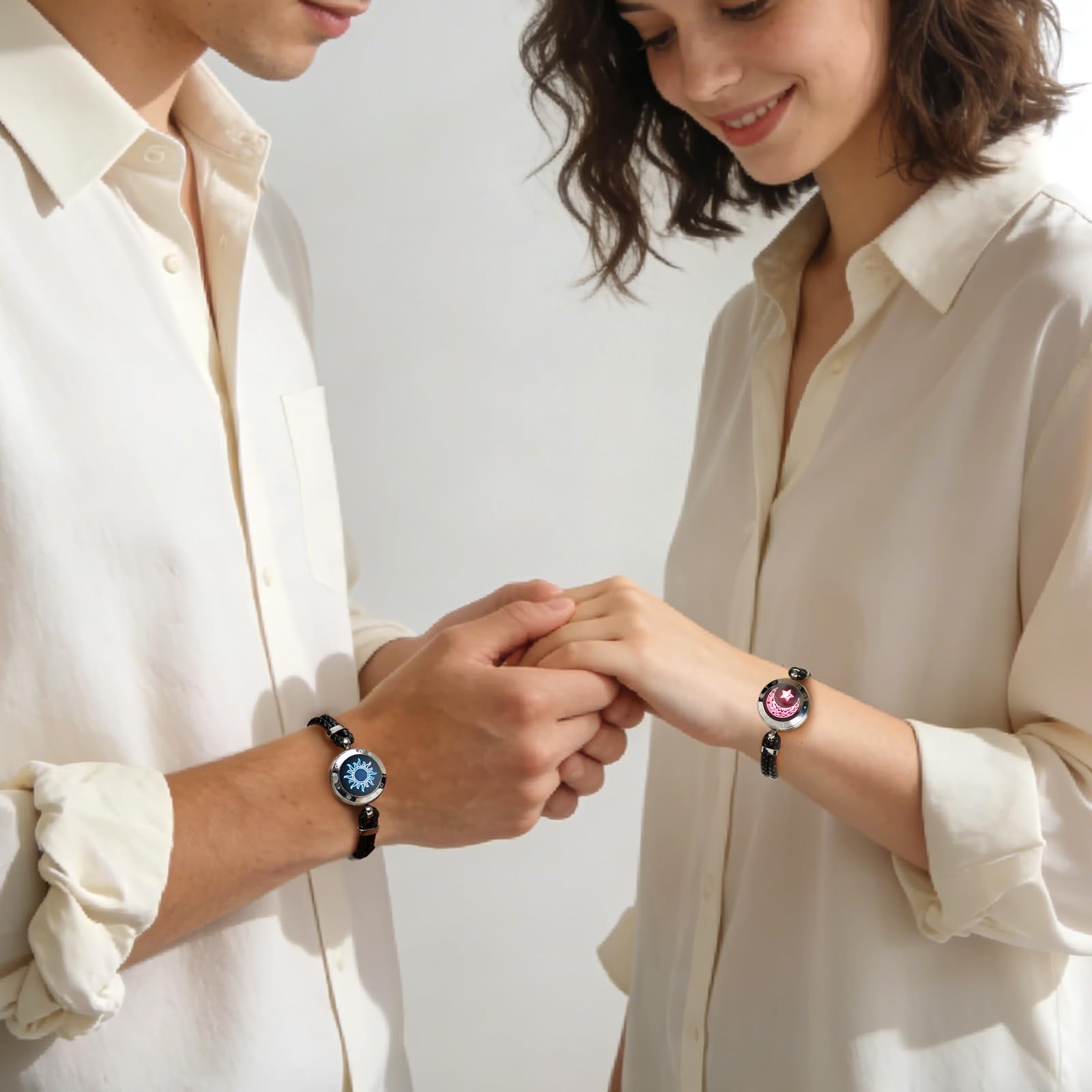 TOTWOO Bracciali per Coppie con Collegamento Bluetooth Uno a Uno tramite App, Luci e Vibrazione al Tocco – Regalo Romantico per Relazioni a Distanza, in Acciaio Inossidabile 316