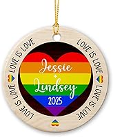 Vista 9 de Adorno de cerámica personalizado para boda, regalo para pareja, nombres y fecha personalizados, orgullo LGBTQ Rainbow Christmas 2025