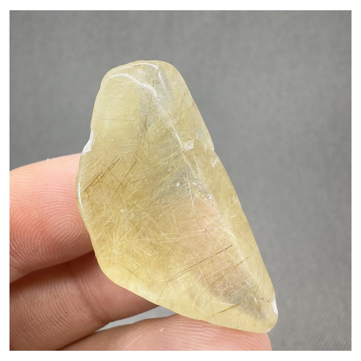 Cuarzo rutilado de oro natural para transformar tu escritorio de trabajo con calma