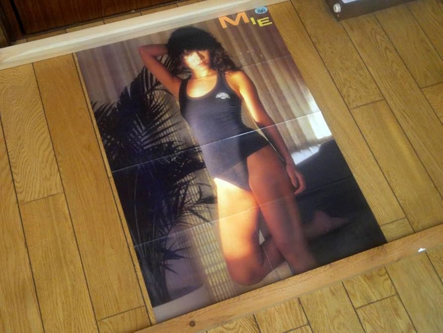 Amazon.co.jp: プレイボーイアイズピンクレディー未唯mieポスター根本