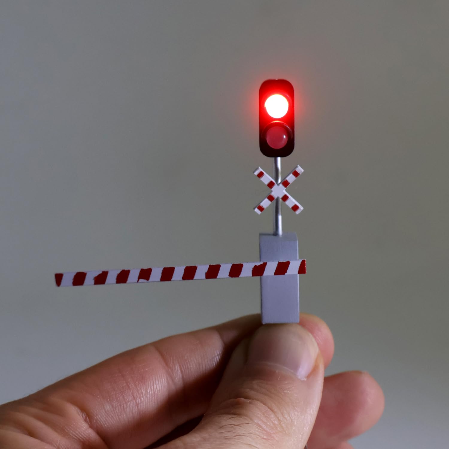 Segnale luminoso semaforo passaggio a livello con micro led rosso e verde realizzato in diverse scale H0, 0 3V 12V - FR41 (Scala 0-12V)