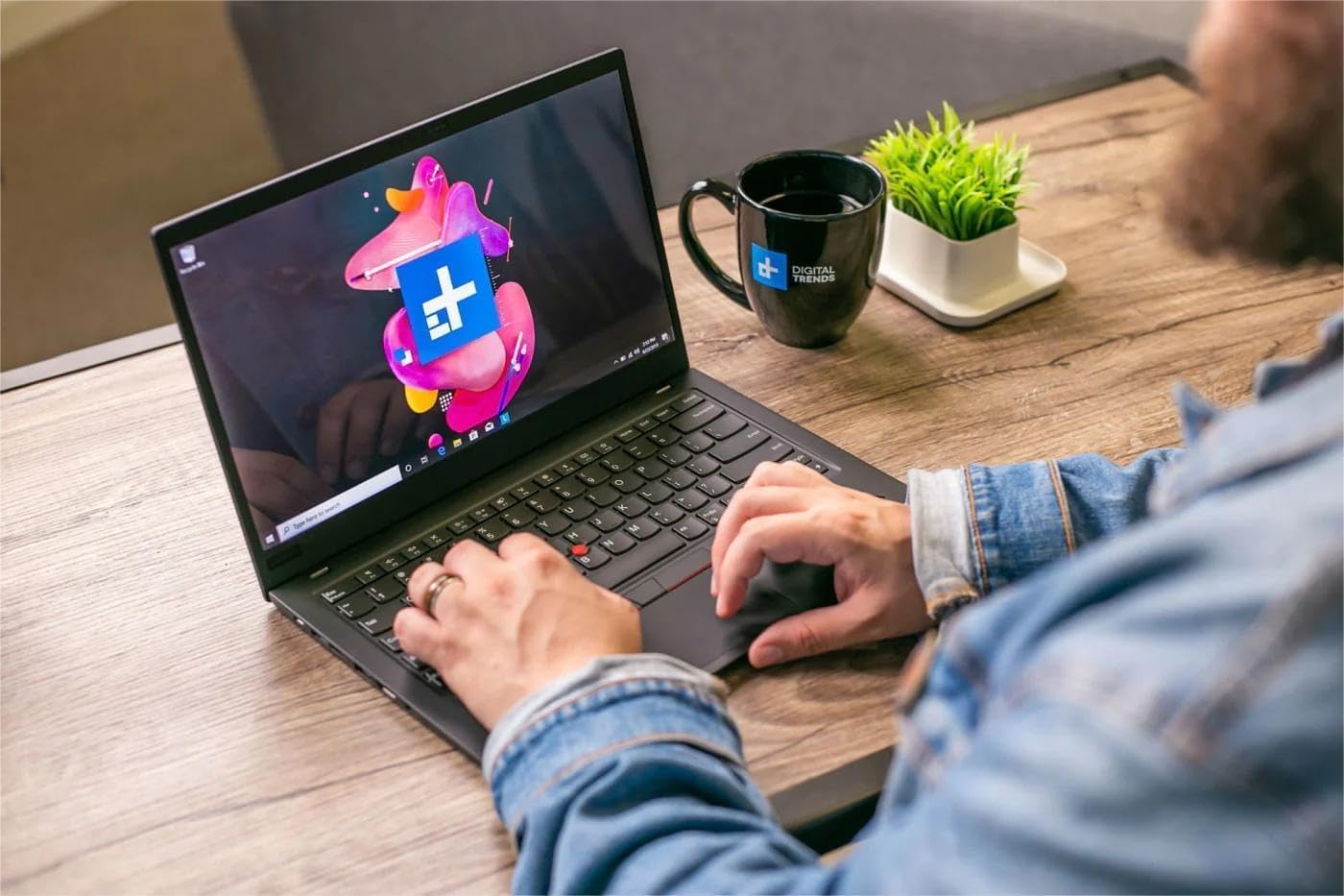 Lenovo Thinkpad T490 Business Laptop, PC portatile da 14 pollici, Intel Core i7-8665U, 16 GB RAM, SSD da 256 GB, tastiera US QWERTY Windows 11 Pro (ricondizionato)
