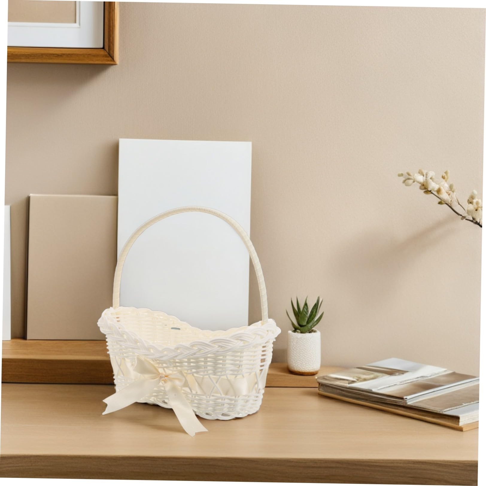 SHINEOFI Cesto Intrecciato in Materiale Simil Rattan per Fiori Cestino Portaoggetti con Manico Decorazione Elegante per Cerimonie e Matrimoni