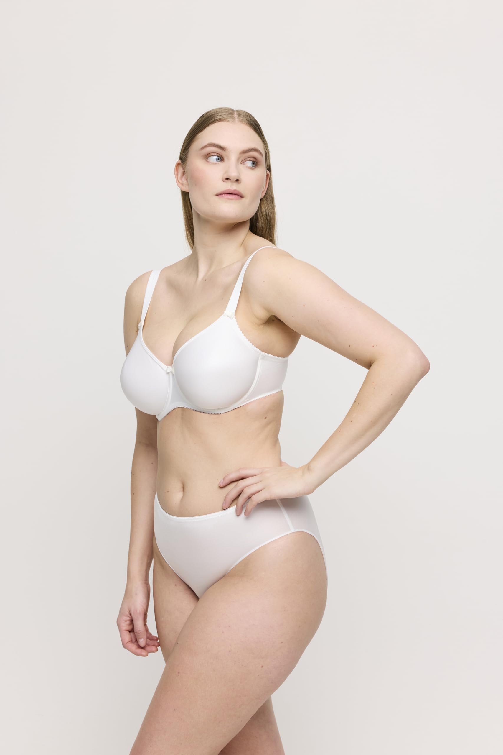 Primadonna Satin Suj. Copa Entera Sin Costuras
