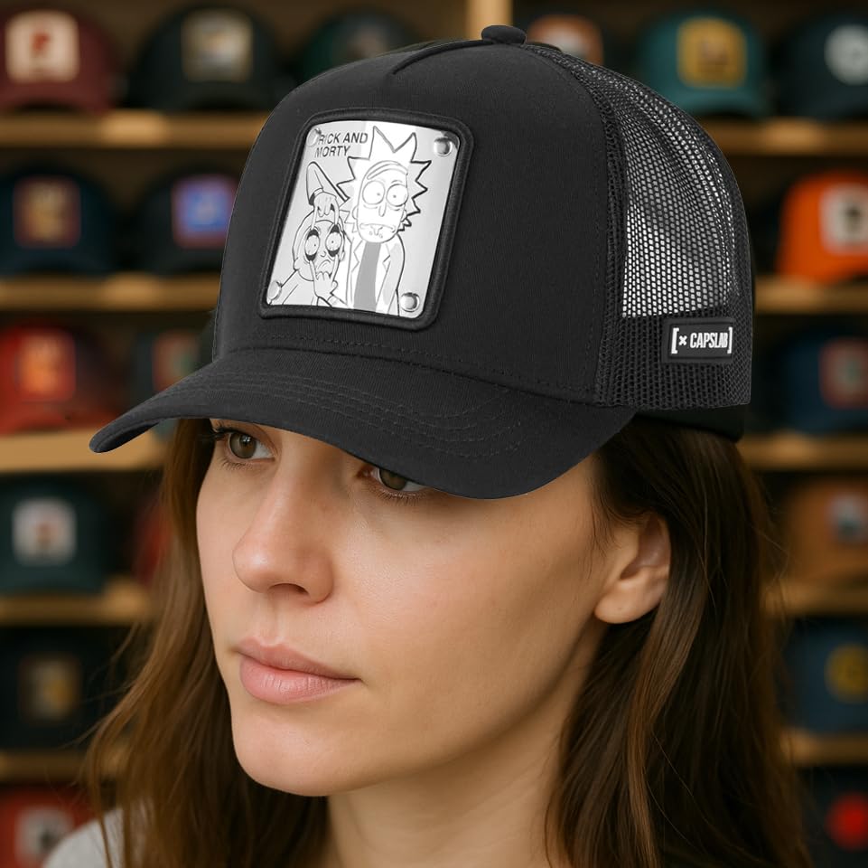 Capslab Casquette Trucker Rick et Morty | Patch avant, taille unique, fermeture à pression, visière incurvée, respirante | Maille et partie avant noires | Casquette de camionneur homme et femme