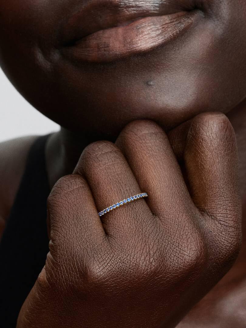 PANDORA Damenring Funkelndes Blau Halber Ewigkeits-Ring 162999C02