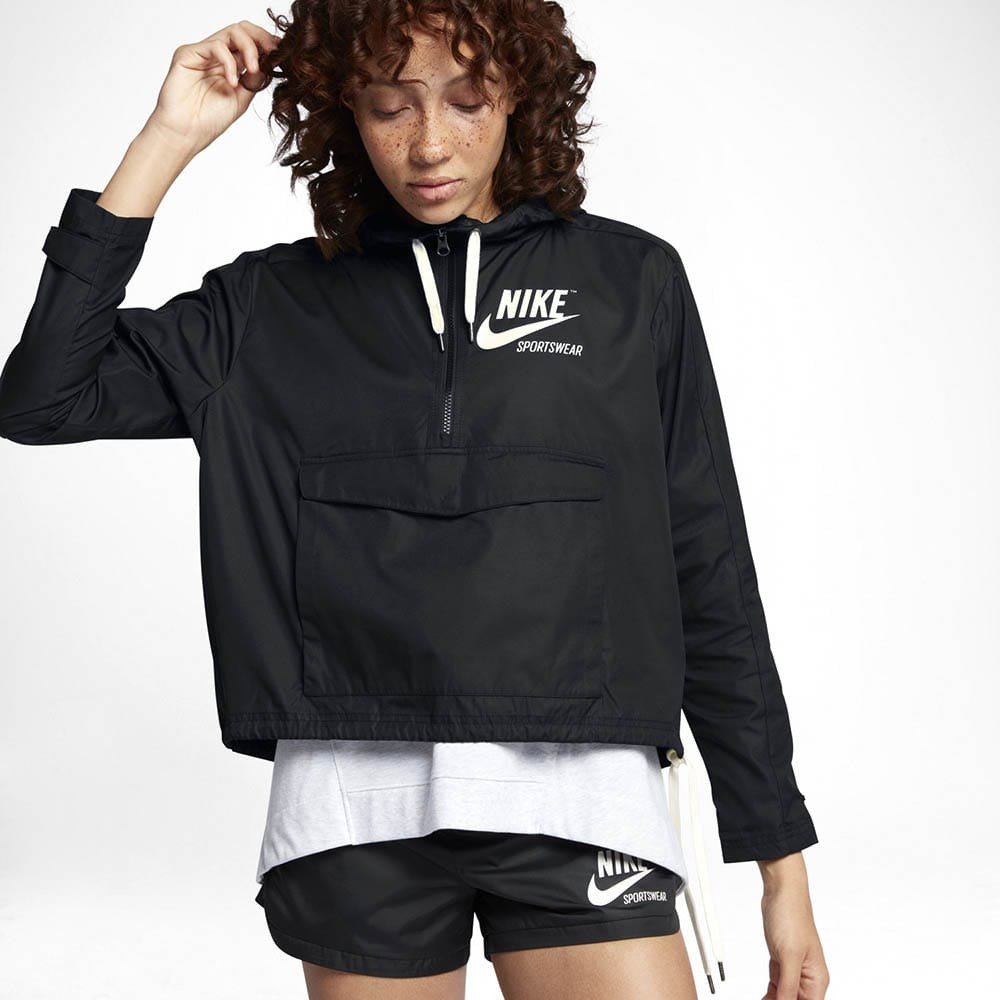 cortavientos nike beige