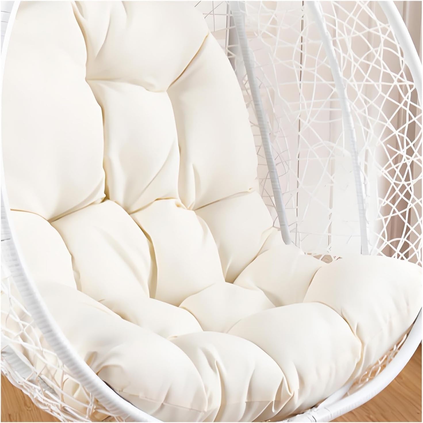 Chaise œuf blanche imperméable : finis les coussins affaissés sur votre patio