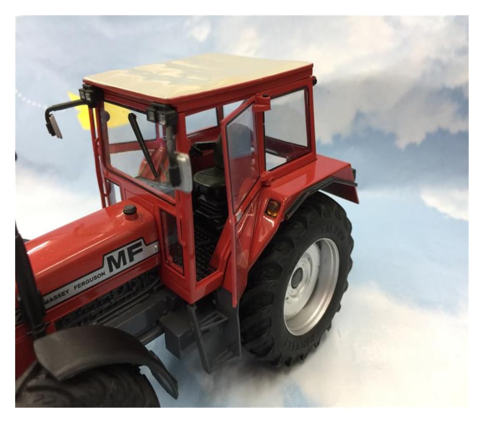 Amazon | ミニカー マッセイファーガソン 1:32 トラクター農業