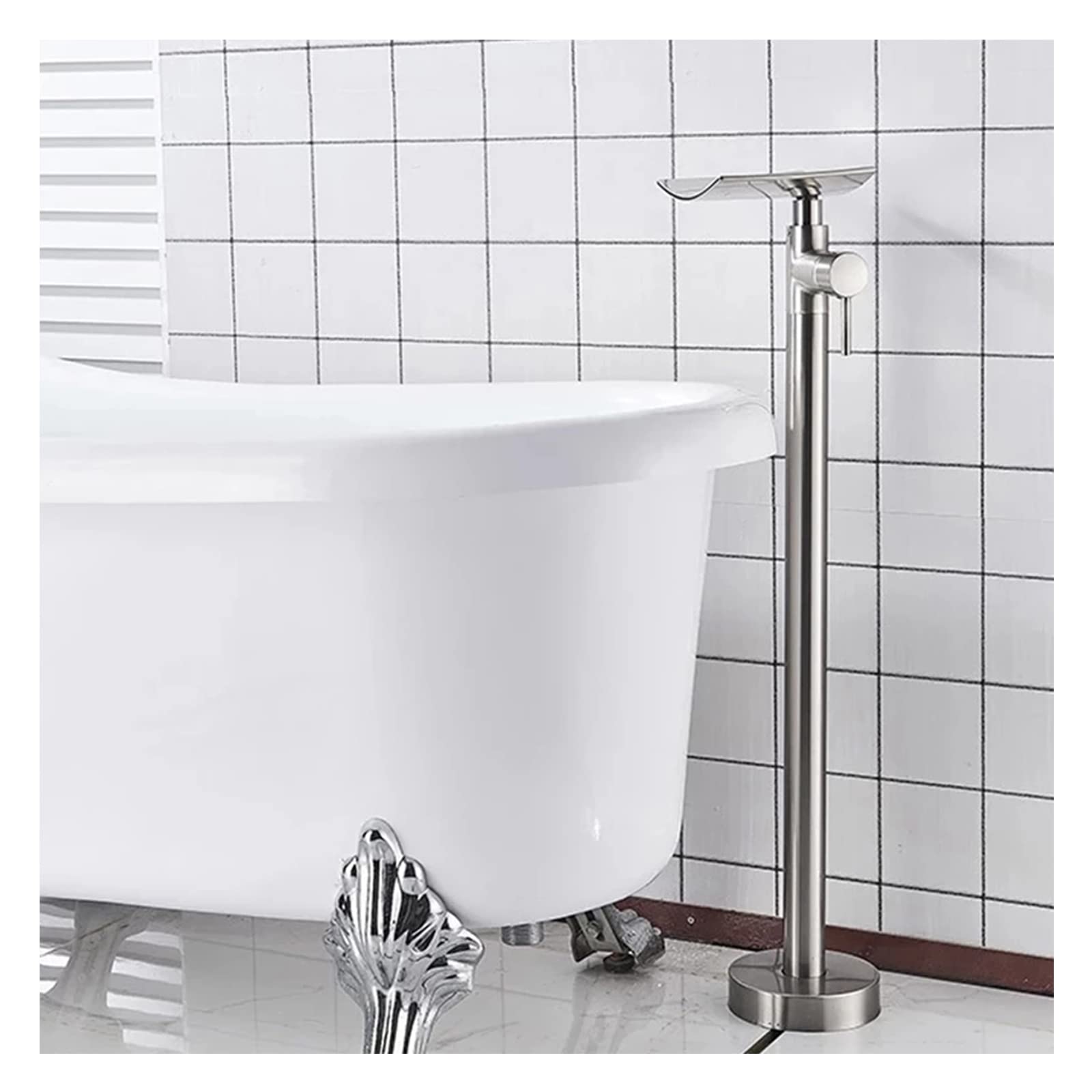 Baignoire cascade mitigeur îlot au design moderne et épuré avec douchette