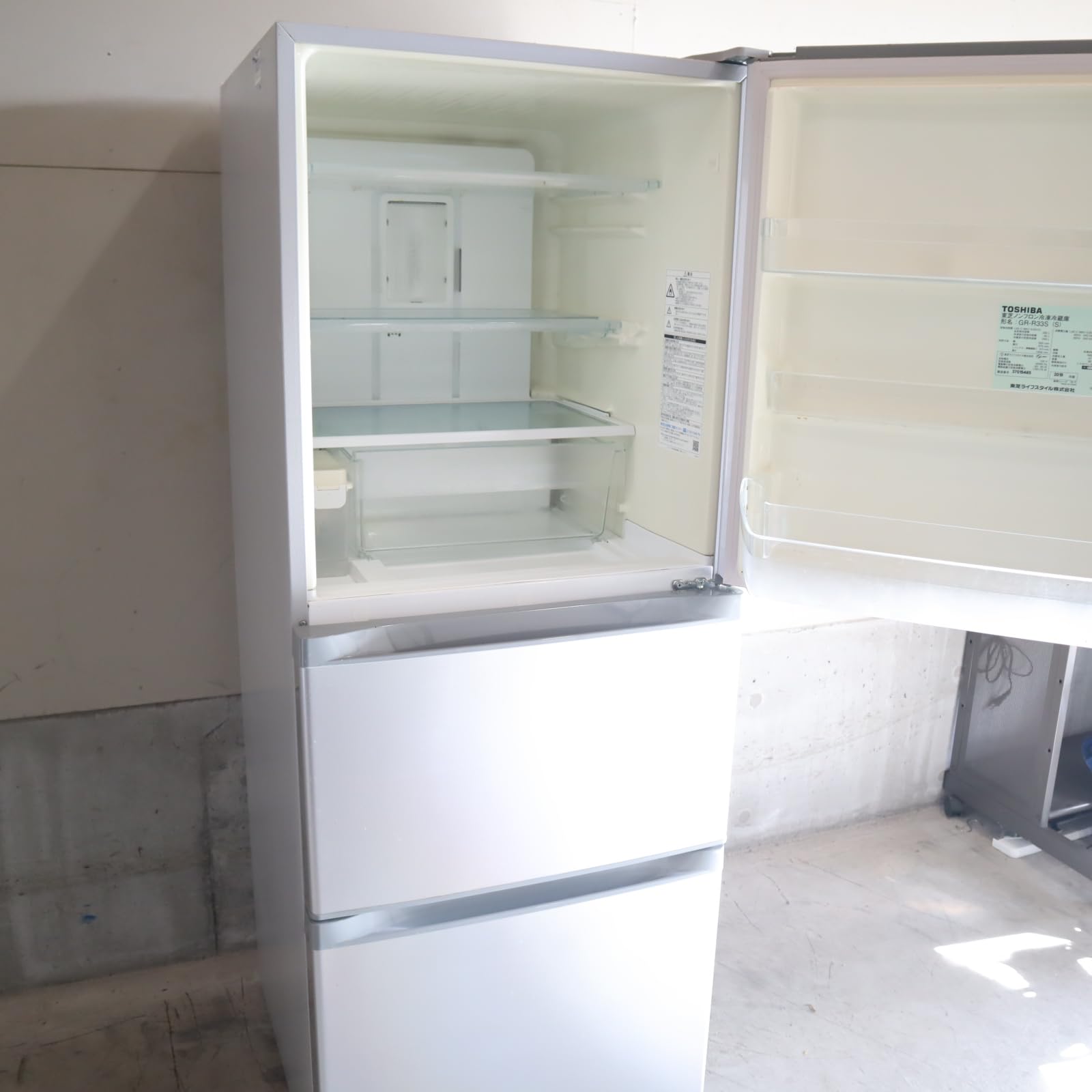 Amazon.co.jp: 東芝 VEGETA 3ドア冷蔵庫 (330L・右開き) シルバー GR