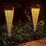 ✔ 【Langlebig und IP65 wasserdicht】 Entwickelt mit einem starken Bronzemetallgehäuse, kann es nicht leicht beschädigt werden. Der wasserdichte Ständer dieser Solar-Gartenlampe für den Außenbereich ist IP65. Die dekorative Solarlaterne hält jedem Wetter stand. Keine Kabel erforderlich, legen Sie es einfach in Ihren Garten oder Weg, wo immer Sie möchten.