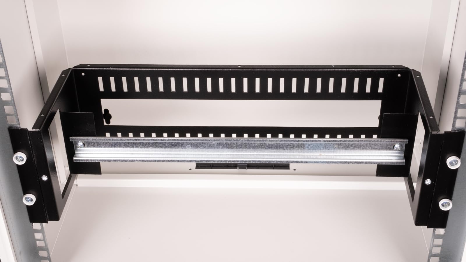 ROLINE Support pour Rail DIN 19 Pouces 3 U, 133 x 482 x 123 H x L x P